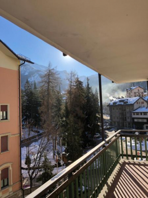 A bright flat at Limone P.